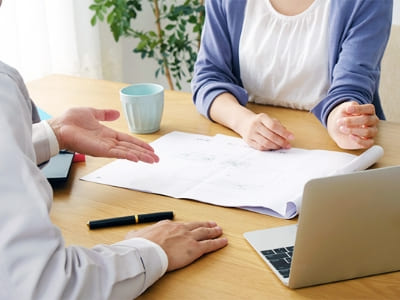 ヒアリングしている様子